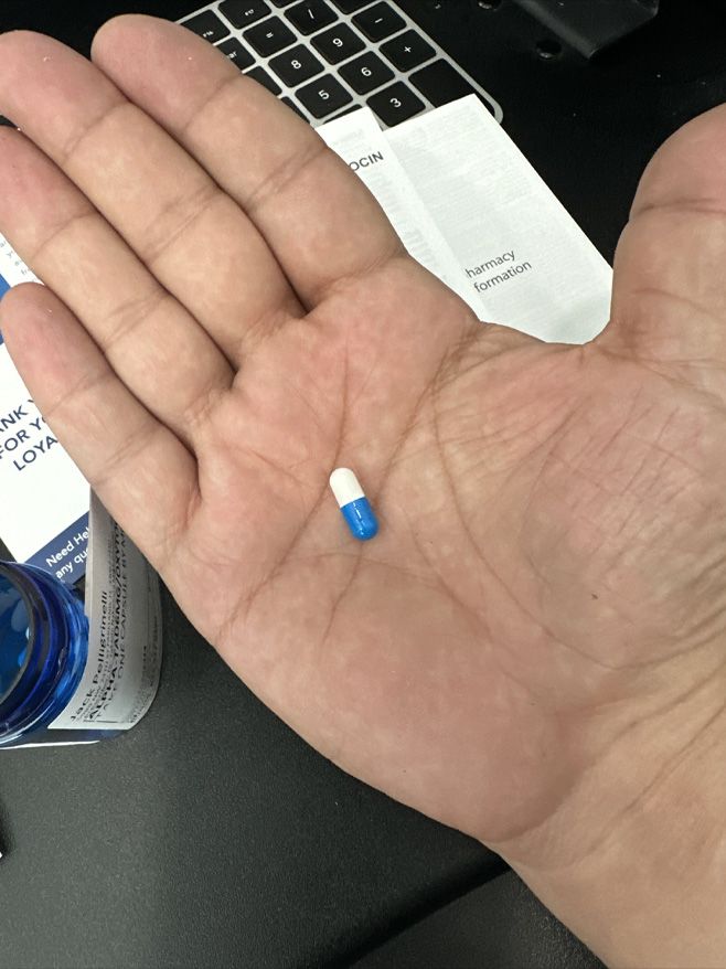 MaleMD - pill in hand